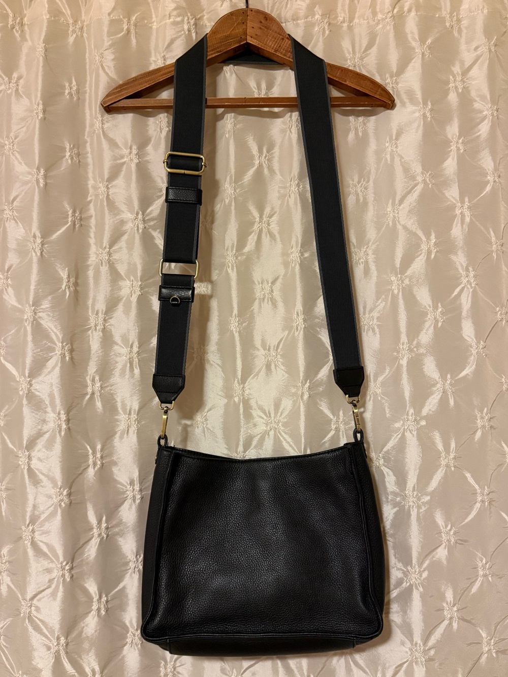 HOBO Pier Black Pebble Leather Crossbody Bag Guitar Strap Boho Purse